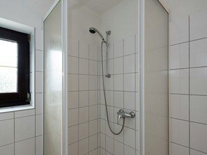 House | Bathroom - Classy Holiday Home in Deutschneudorf near Glockenwanderweg (Deutschneudorf)