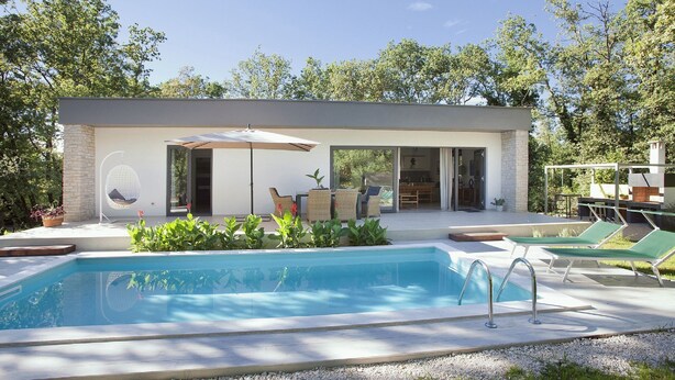 Villa | Exterior - Modern Villa in Juricani With Swimming Pool (Umag)