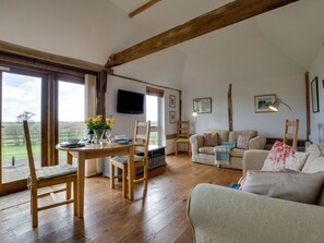 Cottage | Living room - Nicely Furnished Cottage in Bilsington Countryside (Ashford)