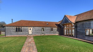Exterior - Alluring Holiday Home in Stone Oxney With Garden (Tenterden)
