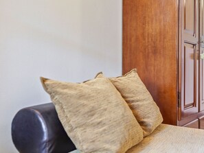 2 bedrooms, individually furnished, bed sheets