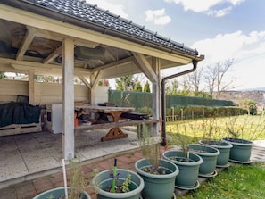 Balcony - Serene Holiday Home in Zagreb with Hot Tub (Zagreb)