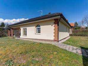 Exterior - Serene Holiday Home in Zagreb with Hot Tub (Zagreb)