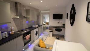Apartment | Eigene Küche | Mikrowelle, Ofen, Herdplatte, Toaster