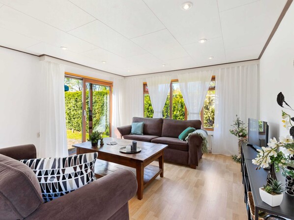 Living area - Modern Chalet in Garderen With Private Garden (Garderen)