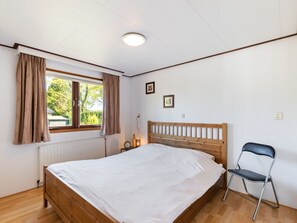 2 間臥室、布置獨特、床單