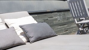 2 habitaciones, muebles diferentes y ropa de cama 