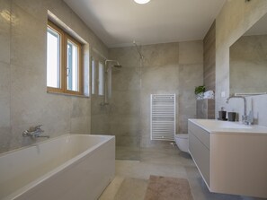 Villa | Bathroom