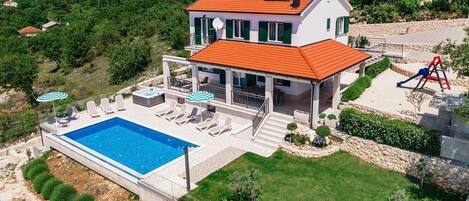 Villa | Piscine | Piscine intérieure, piscine extérieure