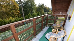 Balcony - Cozy Holiday Home near Forest in Bohemia (Staré Sedlište)