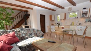 Dining - Cozy Holiday Home near Forest in Bohemia (Staré Sedlište)