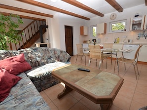 Dining - Cozy Holiday Home near Forest in Bohemia (Staré Sedlište)