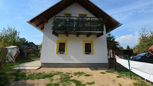 Exterior - Cozy Holiday Home near Forest in Bohemia (Staré Sedlište)