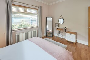 3 bedrooms, iron/ironing board, free WiFi, bed sheets