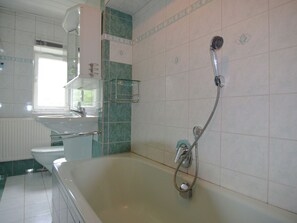 Bathtub