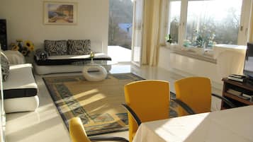 Apartment | Wohnzimmer | DVD-Player