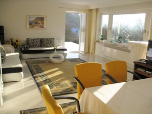 Apartment | Wohnzimmer | DVD-Player