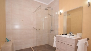 Villa | Bathroom - Detached Villa With Private Swimming Pool, Just Outside São Brás de Alportel (Sao Bras de Alportel)