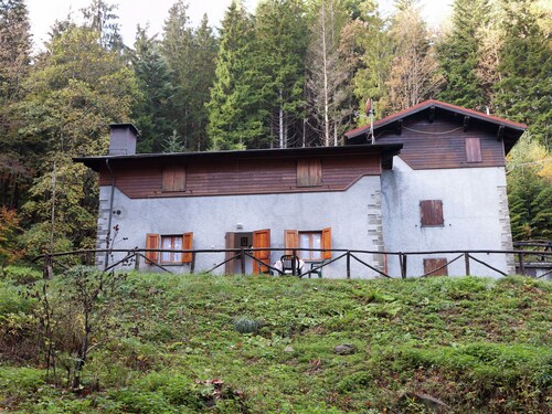 Comfy Holiday Home With Fireplace, Garden Furniture,barbecue