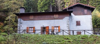 Comfy Holiday Home With Fireplace, Garden Furniture,barbecue
