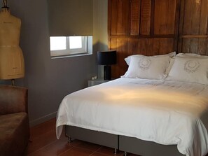 2 間睡房 、熨斗/熨衫板、Wi-Fi、床單