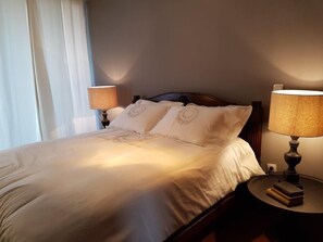 2 chambres, fer et planche à repasser, Wi-Fi, draps fournis