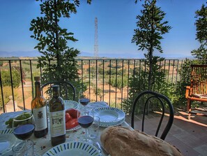 House | Dining - Farmhouse Bliss With Pool, Wine and Tails (Gualdo Cattaneo)