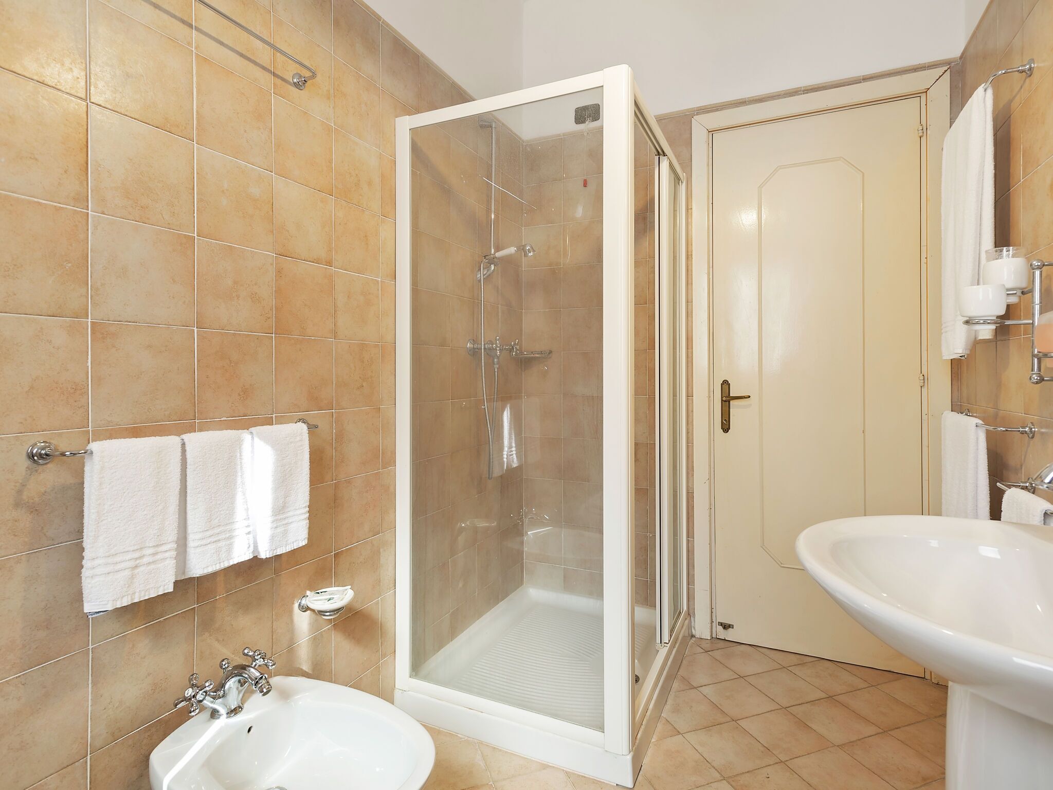 House | Bathroom | Shower, towels