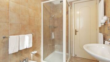 House | Bathroom | Shower, towels