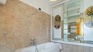 Bathroom - Studio in Castle With Pool and Views of the Majella Park and Lake Bomba (Rosello)