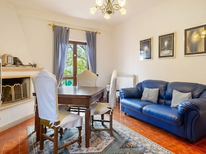House | Living room - Studio in Castle With Pool and Views of the Majella Park and Lake Bomba (Rosello)