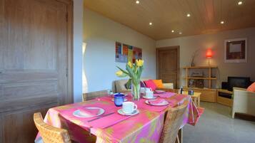Cottage | Dining
