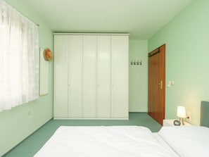 Apartment | 2 bedrooms, individually furnished, bed sheets