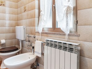 Cottage | Bathroom - Cottage near Ticino River & Lake Maggiore (Castelletto Sopra Ticino)