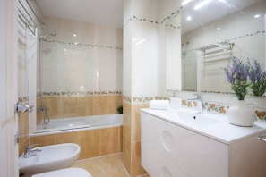 Bathtub, hair dryer, towels
