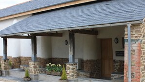 Reception - Large, Modern Farmhouse in Umberleigh, With Heigh Ceilings and Beautiful Terrace (Umberleigh)