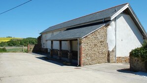 Exterior - Large, Modern Farmhouse in Umberleigh, With Heigh Ceilings and Beautiful Terrace (Umberleigh)
