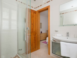 Villa | Bathroom | Bathtub, towels