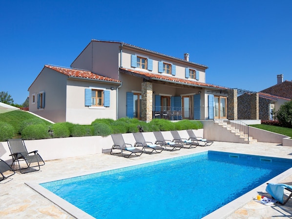 Villa | Exterior