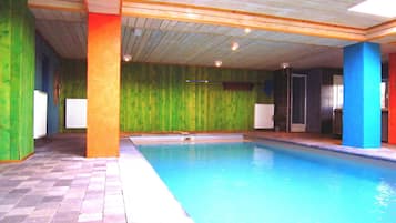 Huis | Zwembad | Een binnenzwembad en een buitenzwembad