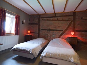 Rumah | 12 kamar tidur dan dilengkapi dengan perabotan berbeda-beda