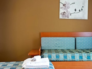Cribs/infant beds, bed sheets