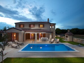 Exterior - Charming Villa in Sveti Lovrec With Swimming Pool (Tinjan)