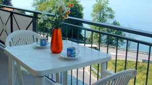 Balcony - Apartment in Residence on Lake Maggiore near Beach (Verbania)