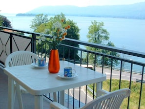 Balcony - Apartment in Residence on Lake Maggiore near Beach (Verbania)