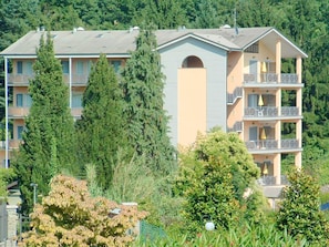 Exterior - Apartment in Residence on Lake Maggiore near Beach (Verbania)