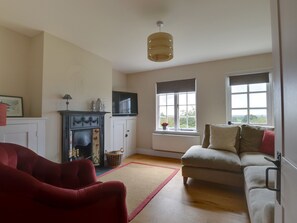 Ferienhaus | Wohnzimmer | Fernseher, Kamin, DVD-Player