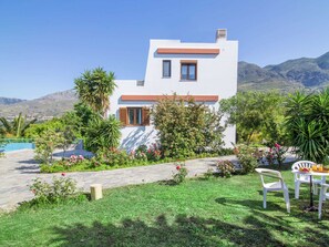 Villa | Exterior
