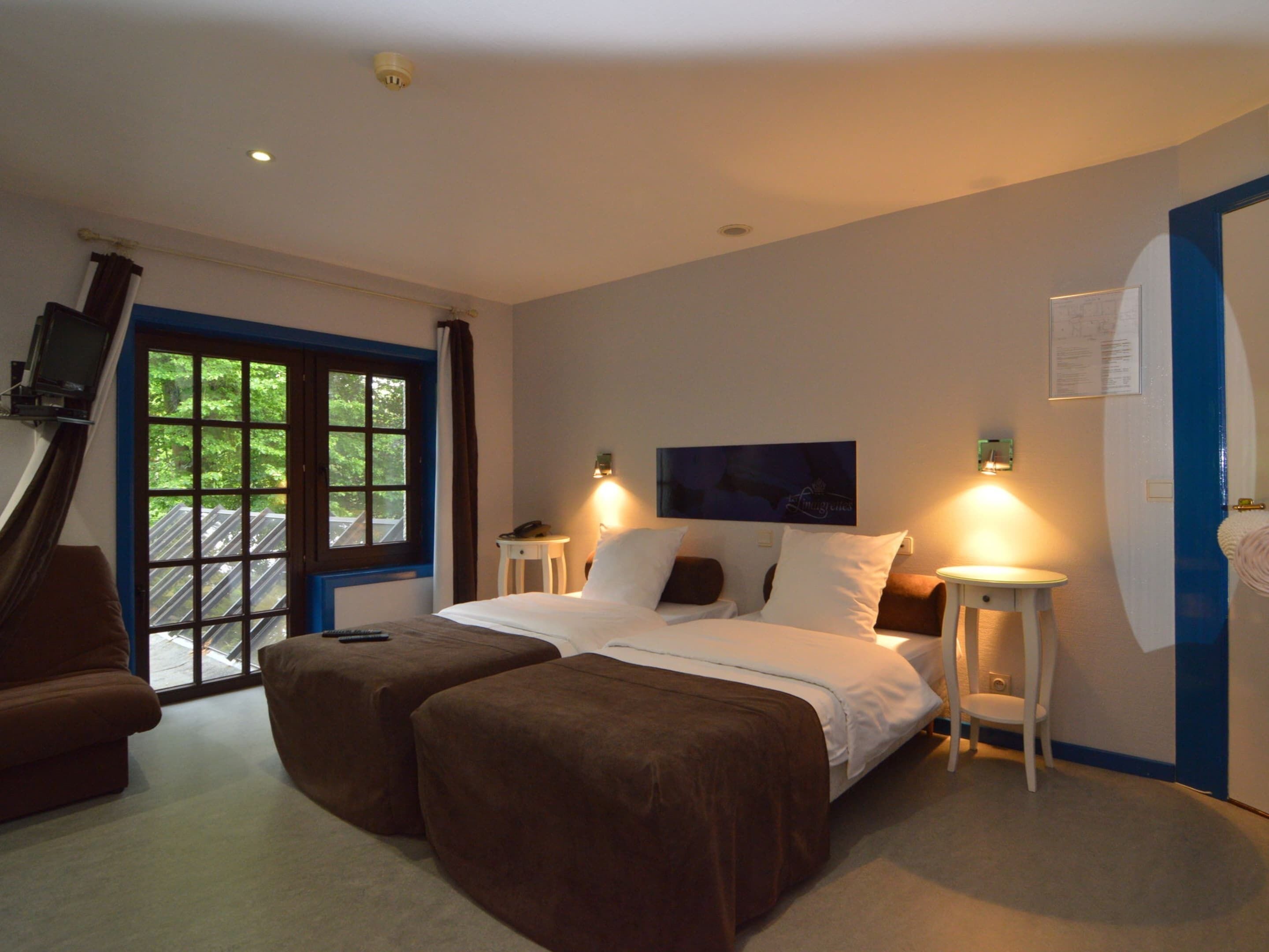 House | 10 bedrooms