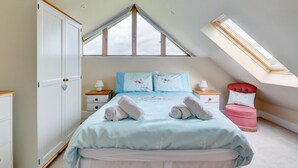 2 bedrooms, bed sheets - Large, Modern Farmhouse in Umberleigh on the River Taw (Umberleigh)